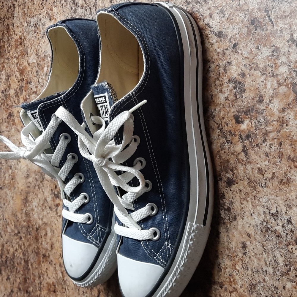 Converse Tennis Shoes